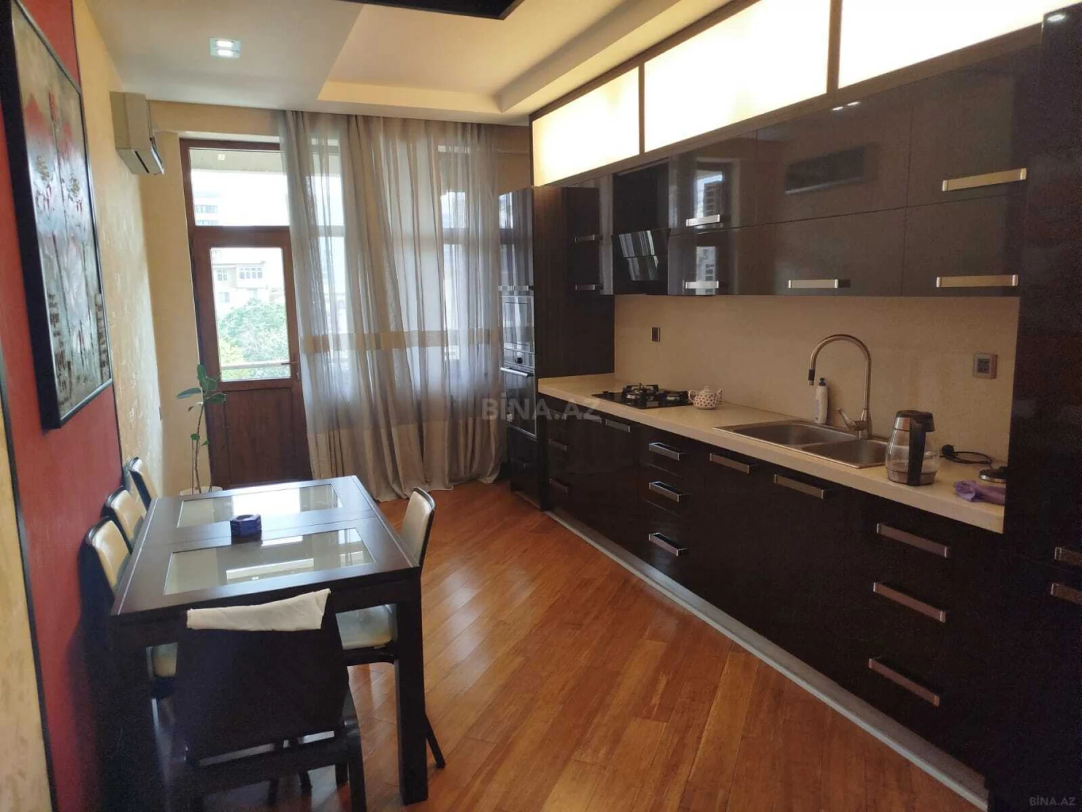 Kirayə verilir 3 otaqlı mənzil 155 m²