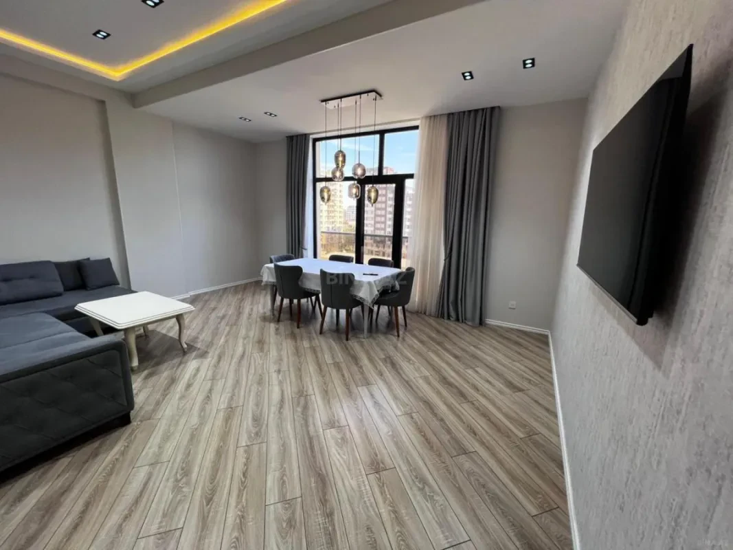 Kirayə verilir 3 otaqlı mənzil 120 m²