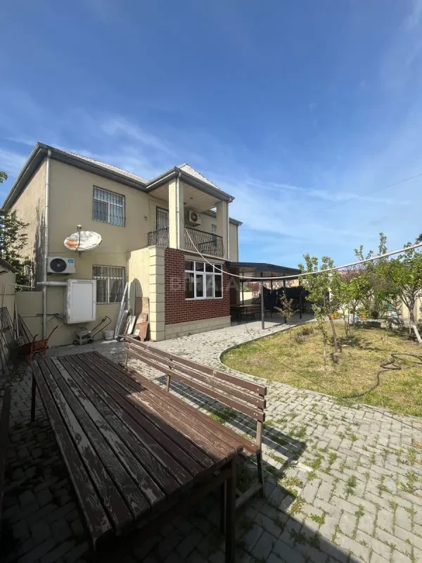 Satılır 5 otaqlı həyət evi 188 m²