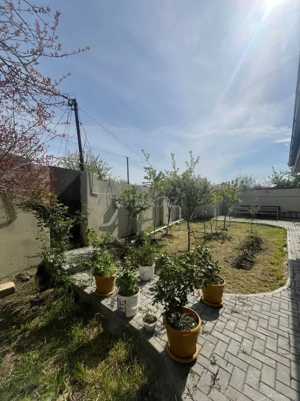 Satılır 5 otaqlı həyət evi 188 m²
