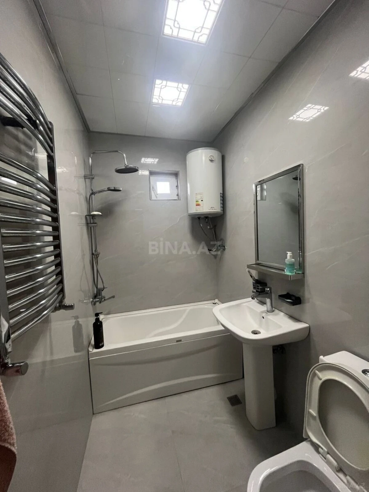 Satılır 5 otaqlı həyət evi 188 m²