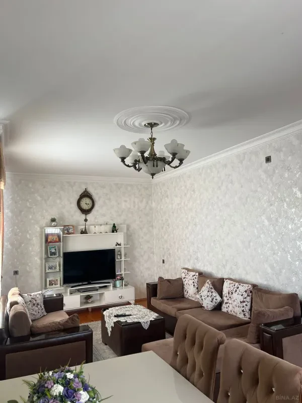 Satılır 5 otaqlı həyət evi 188 m²