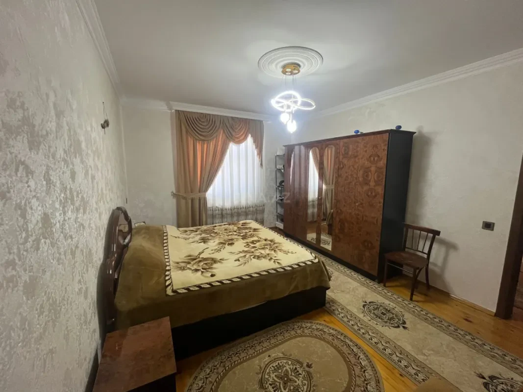 Satılır 5 otaqlı həyət evi 188 m²