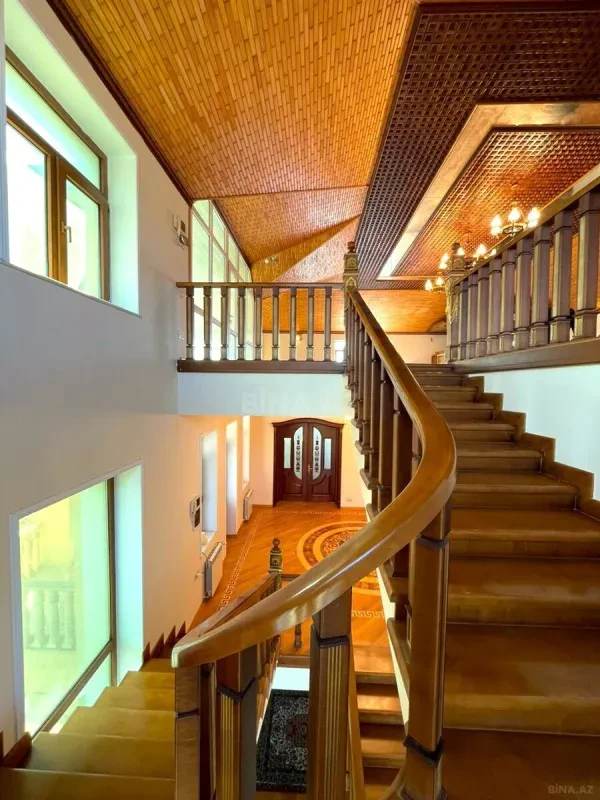 Satılır 6 otaqlı həyət evi 570 m²