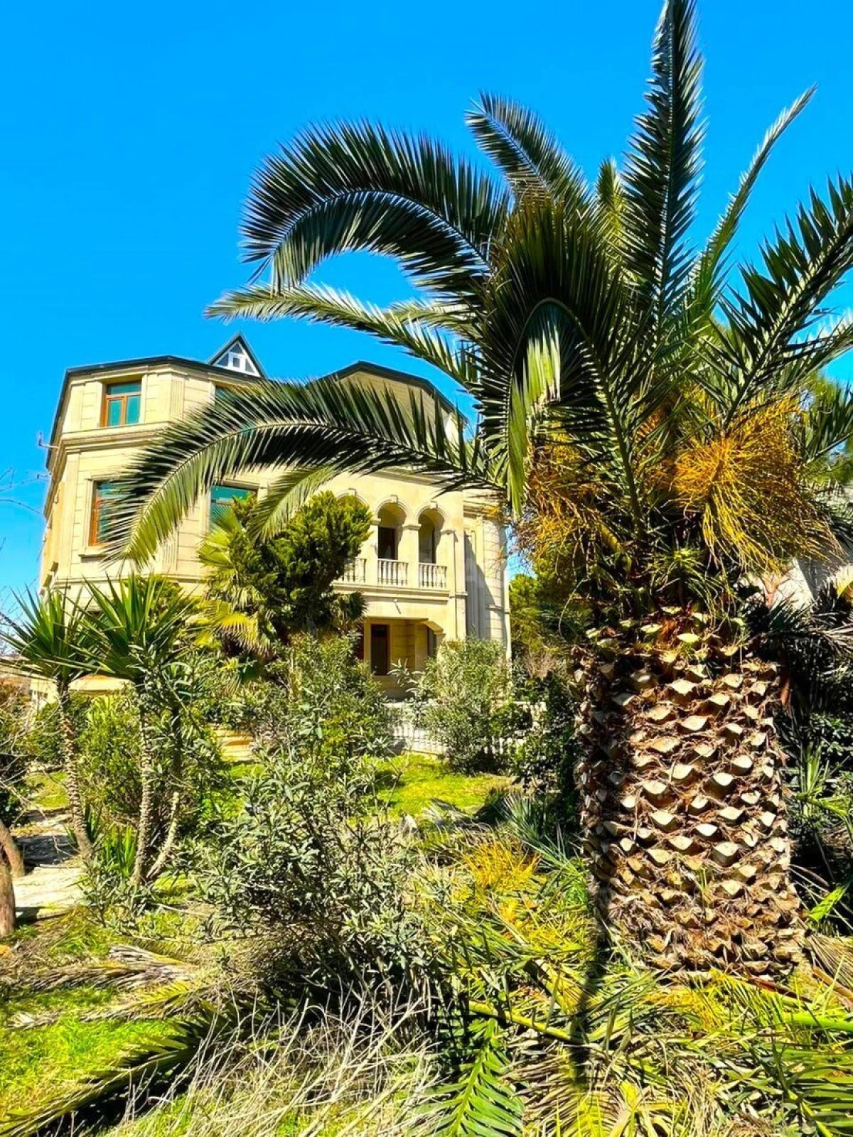 Satılır 6 otaqlı həyət evi 570 m²