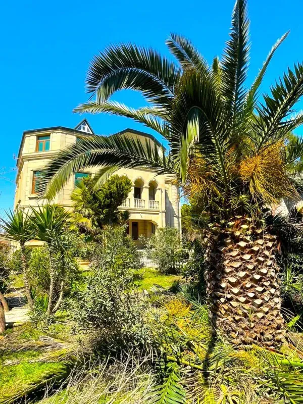 Satılır 6 otaqlı həyət evi 570 m²