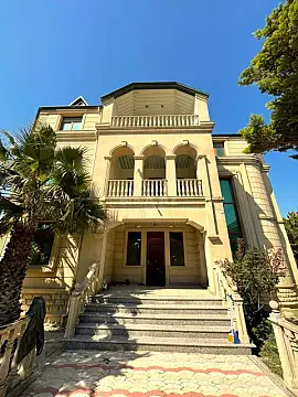 Satılır 6 otaqlı həyət evi 570 m²