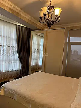 Satılır 3 otaqlı mənzil 125 m²