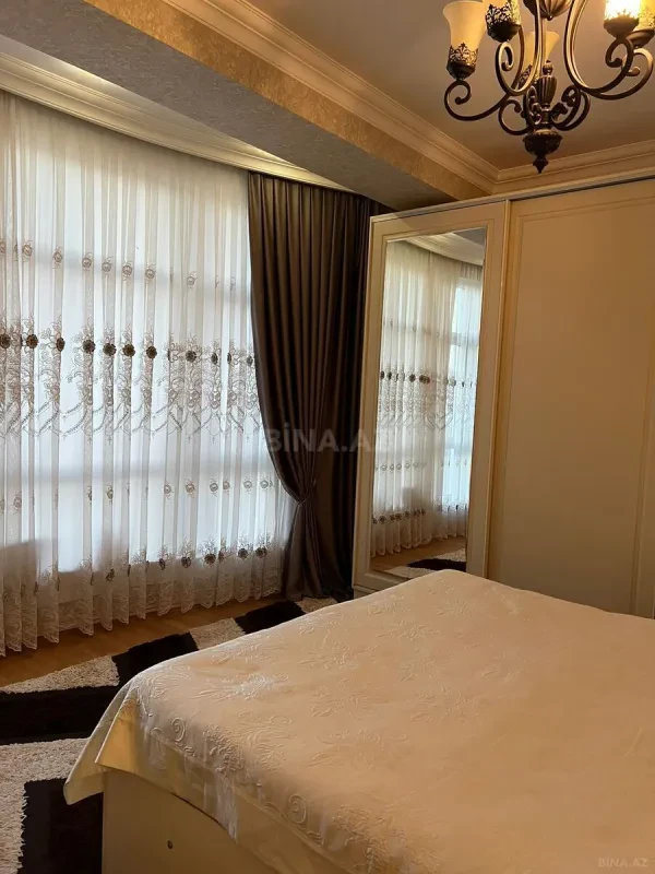 Satılır 3 otaqlı mənzil 125 m²