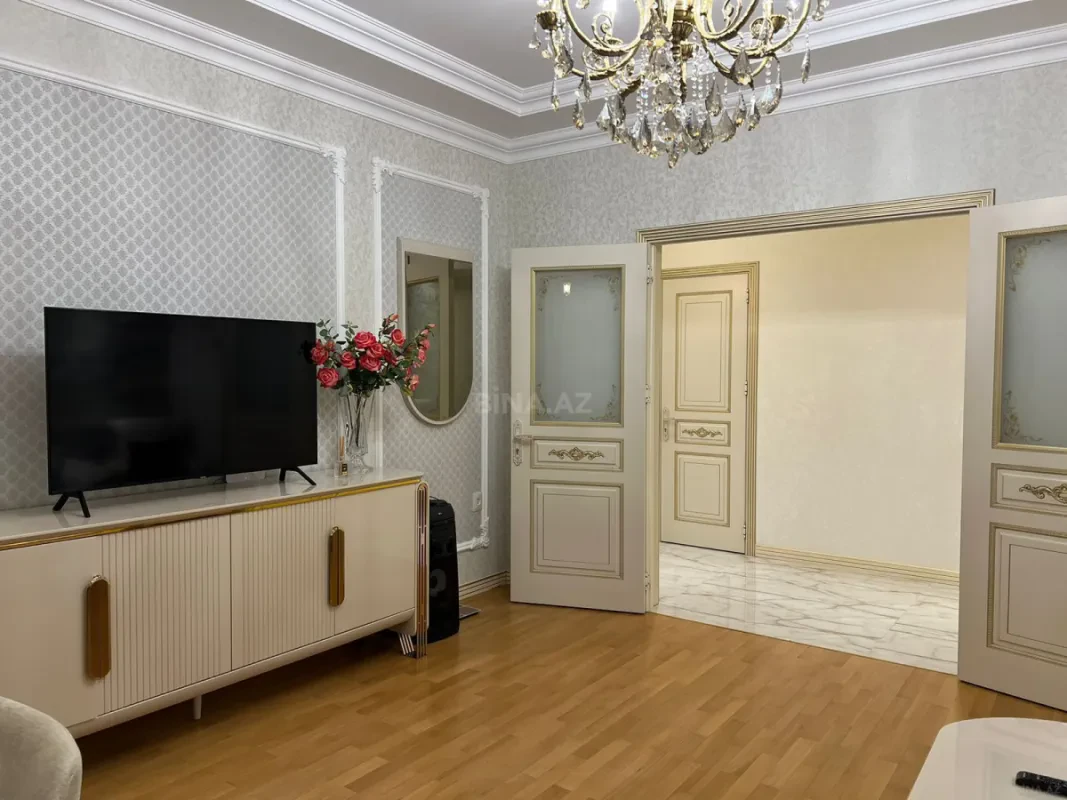 Satılır 3 otaqlı mənzil 125 m²