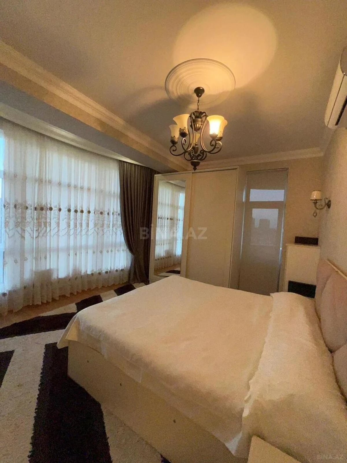 Satılır 3 otaqlı mənzil 125 m²