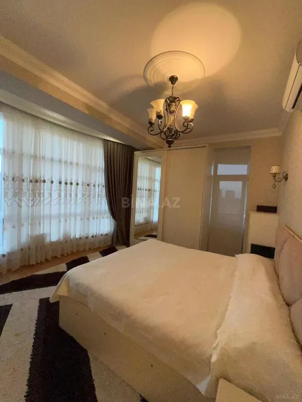 Satılır 3 otaqlı mənzil 125 m²