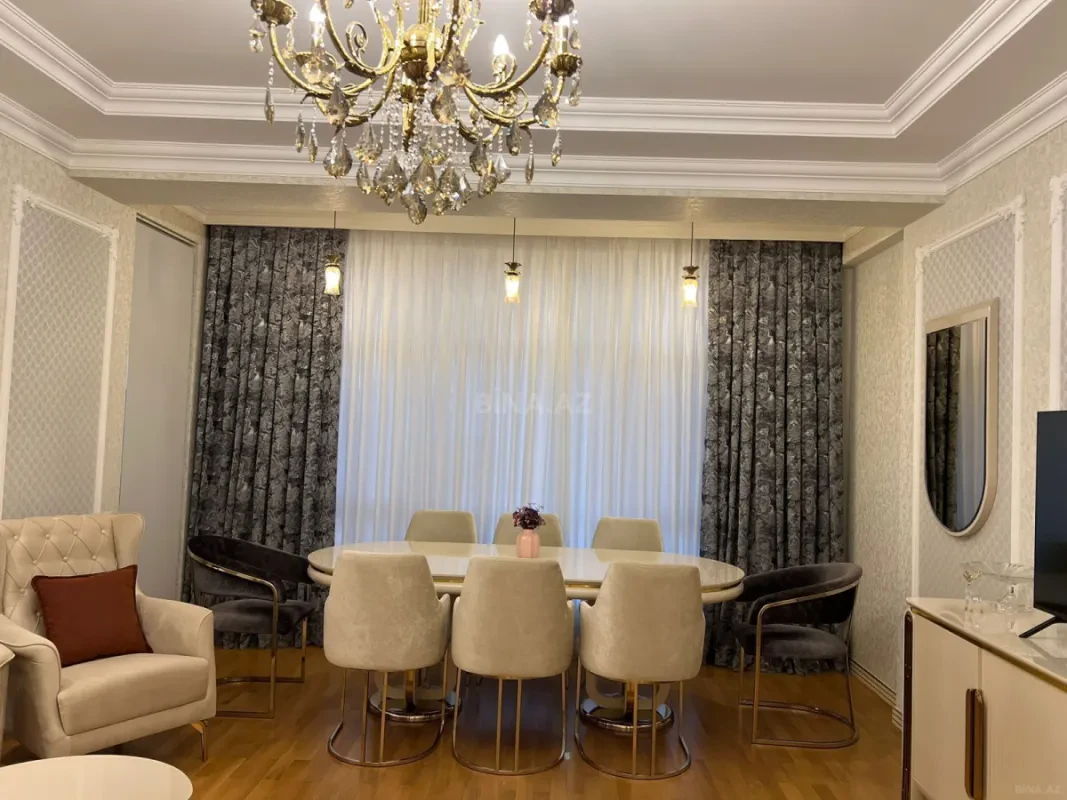 Satılır 3 otaqlı mənzil 125 m²