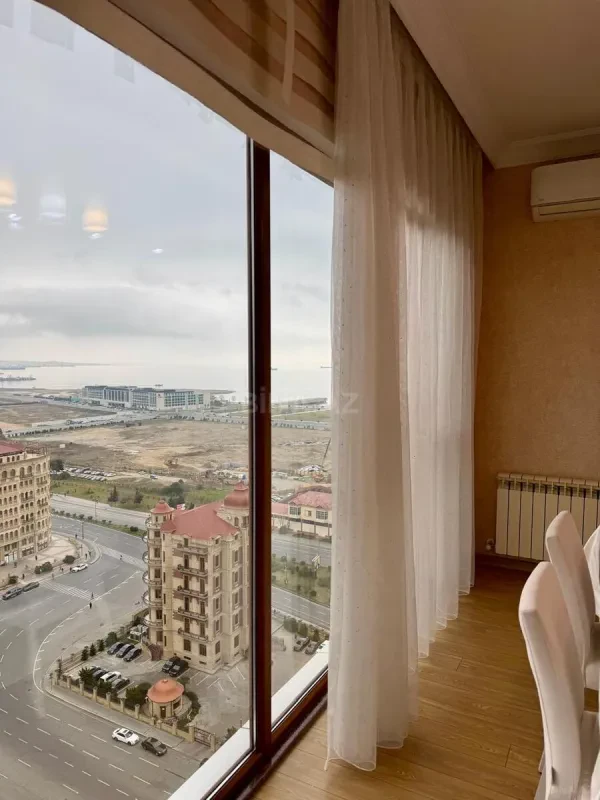 Kirayə verilir 4 otaqlı mənzil 181 m²