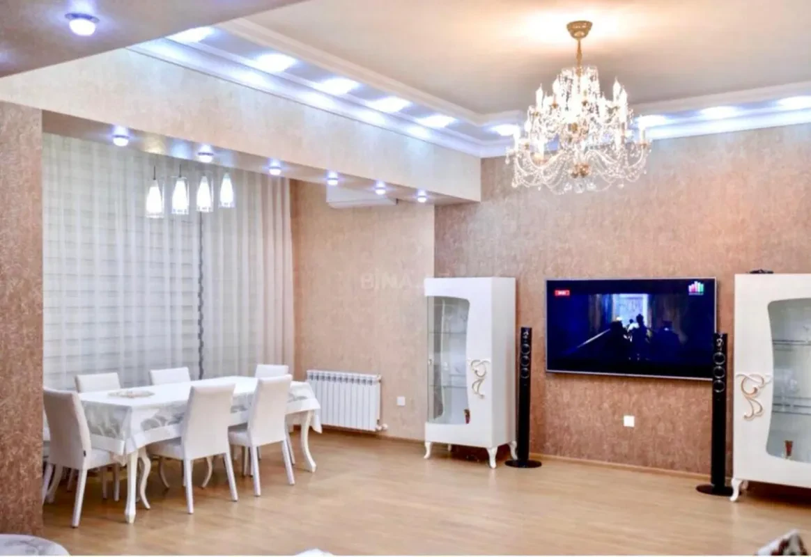 Kirayə verilir 4 otaqlı mənzil 181 m²