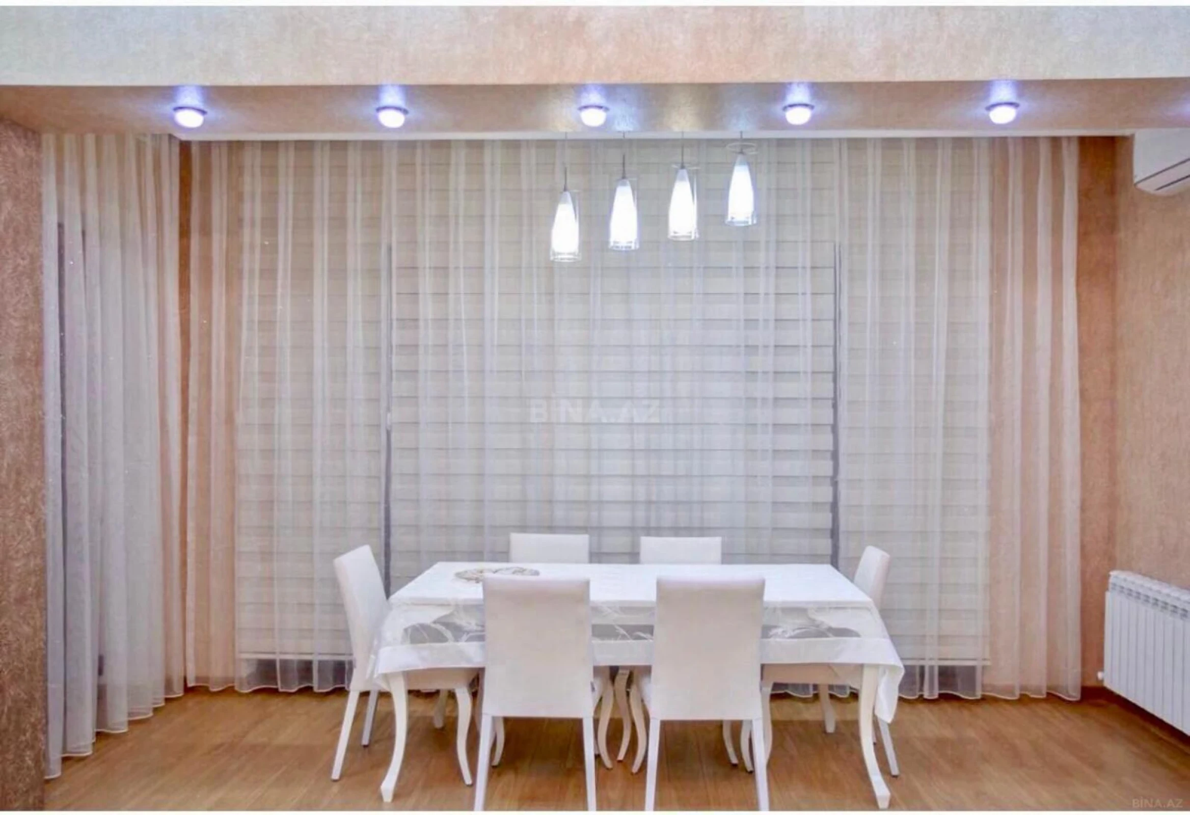 Kirayə verilir 4 otaqlı mənzil 181 m²