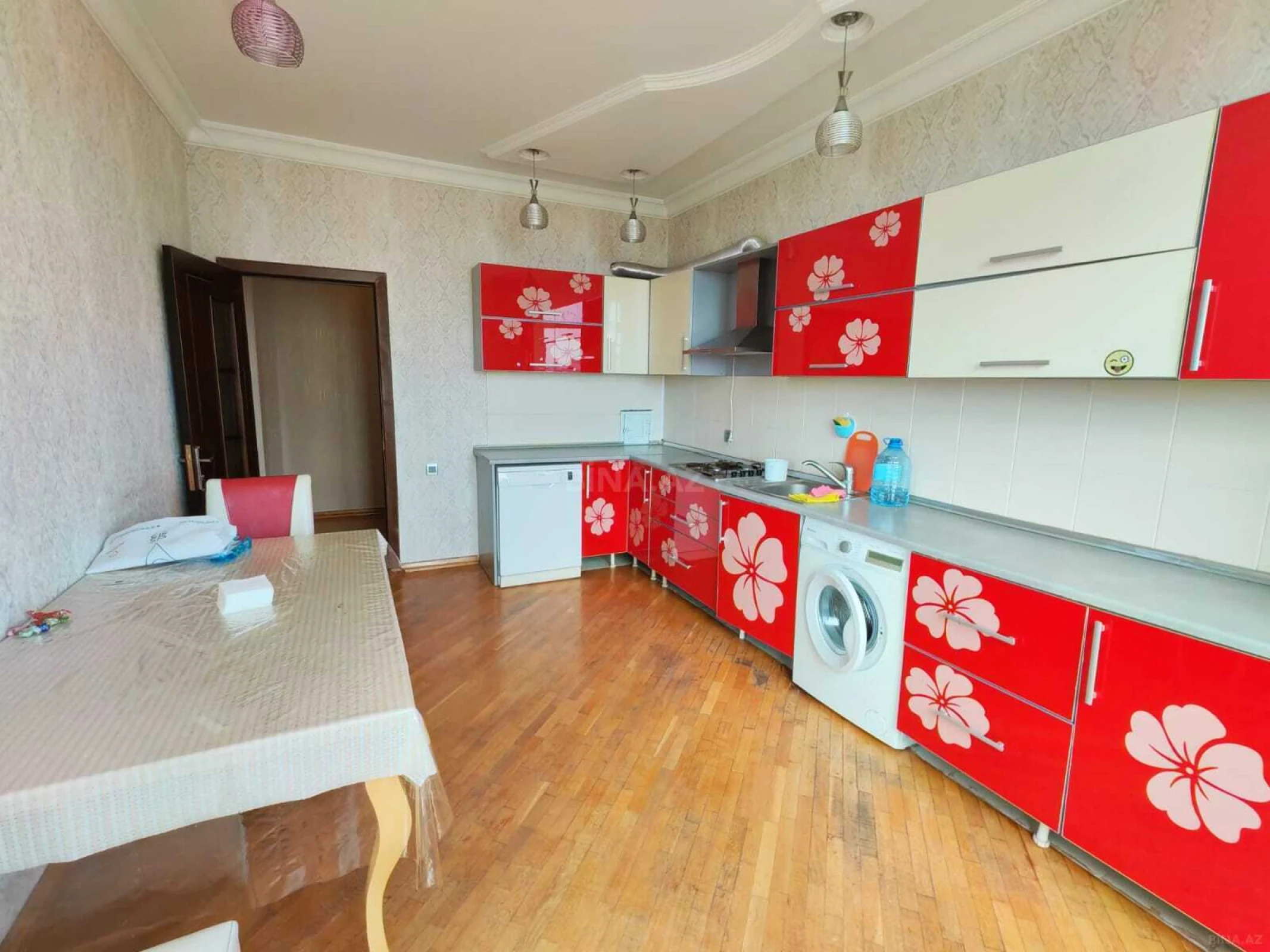 Kirayə verilir 2 otaqlı mənzil 90 m²