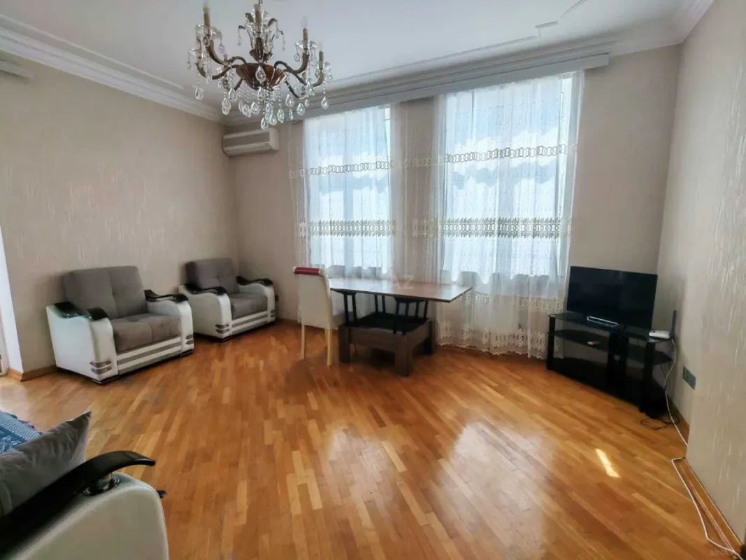 Kirayə verilir 2 otaqlı mənzil 90 m²