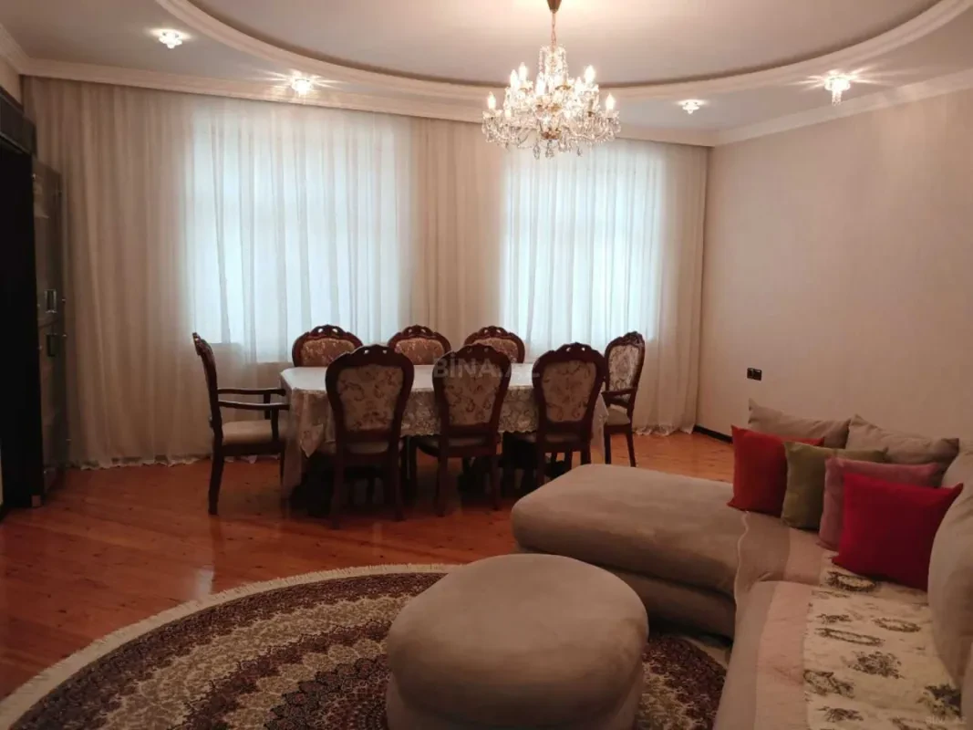 Satılır 3 otaqlı mənzil 132 m²