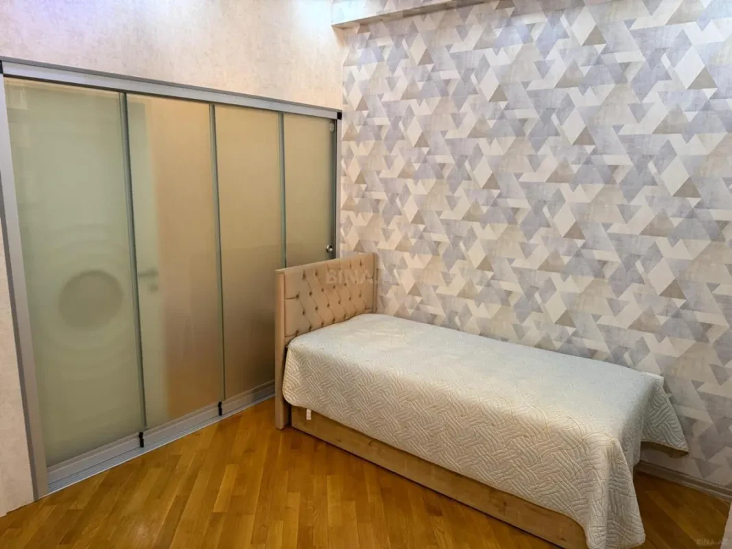 Kirayə verilir 4 otaqlı mənzil 120 m²