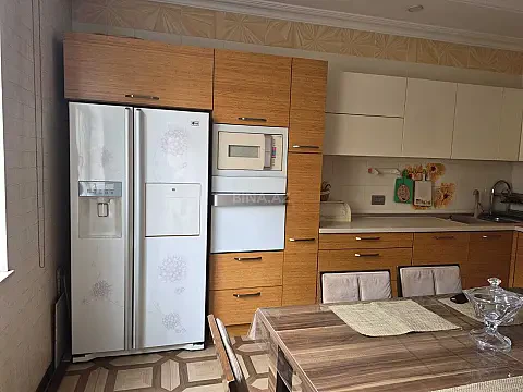Kirayə verilir 3 otaqlı mənzil 130 m²