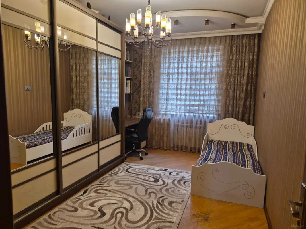 Kirayə verilir 3 otaqlı mənzil 130 m²