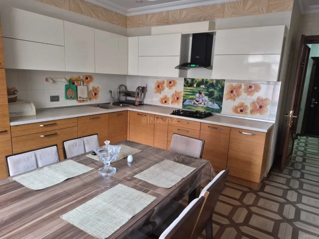 Kirayə verilir 3 otaqlı mənzil 130 m²