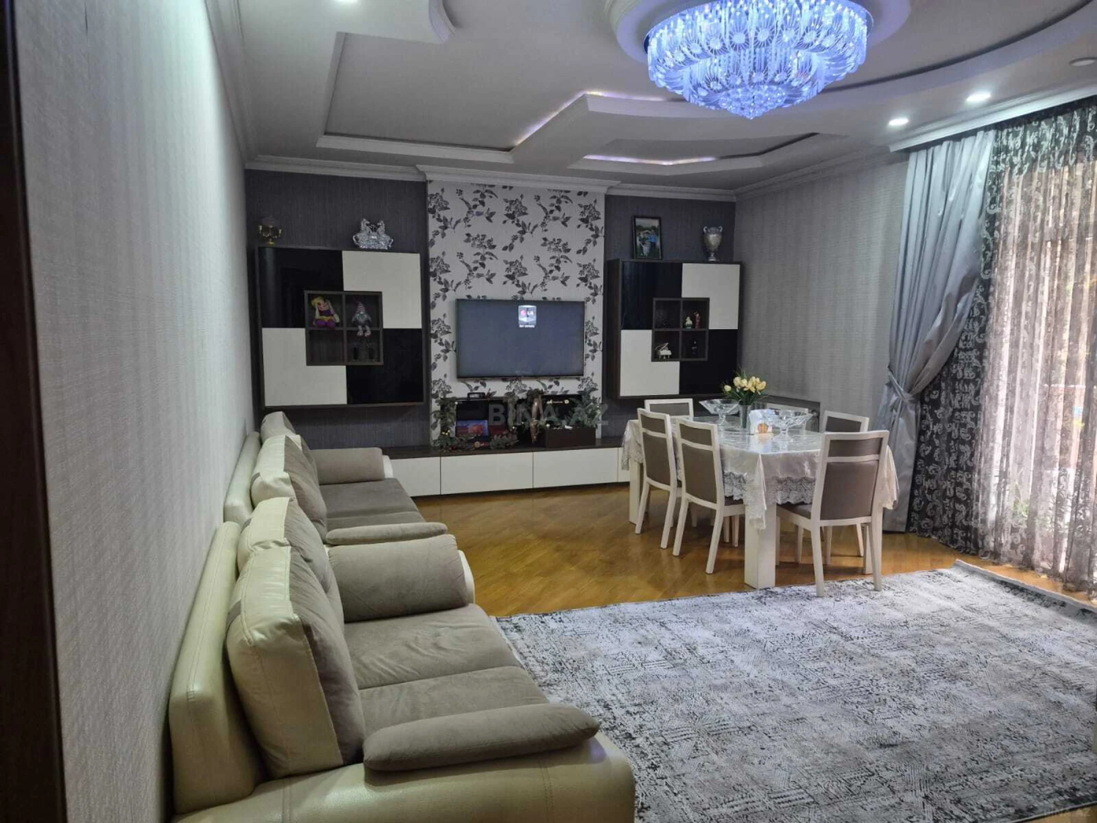 Kirayə verilir 3 otaqlı mənzil 130 m²