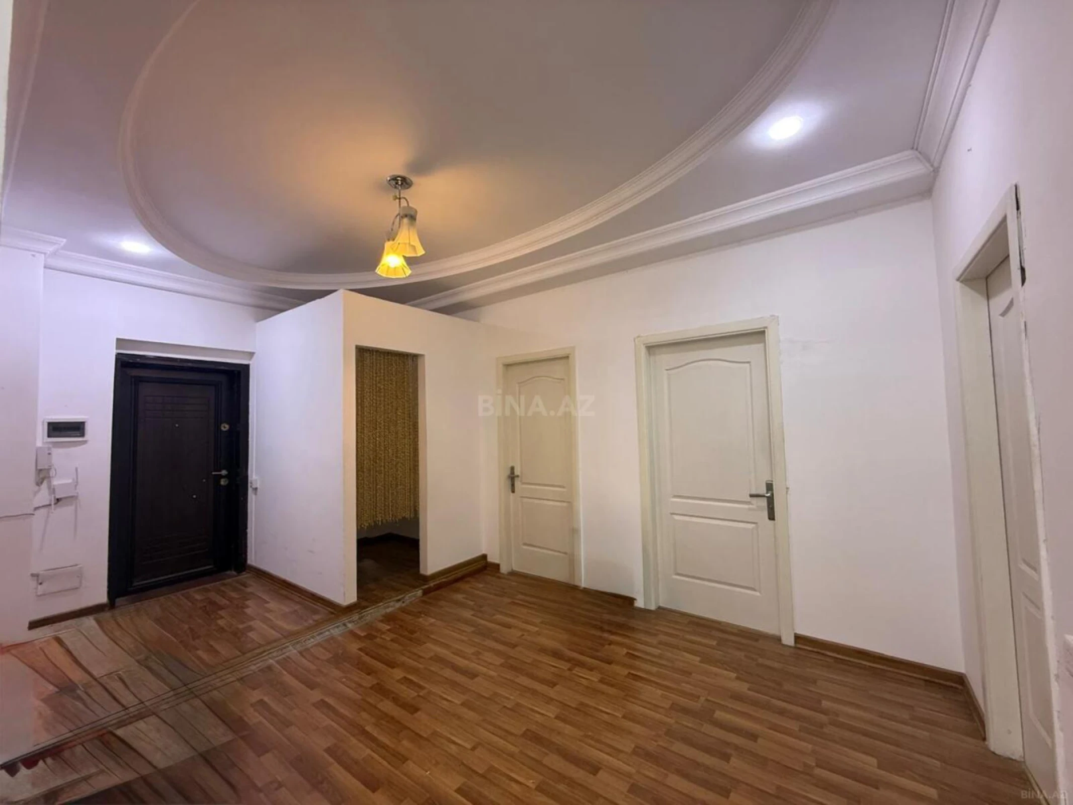 Satılır 3 otaqlı mənzil 159 m²