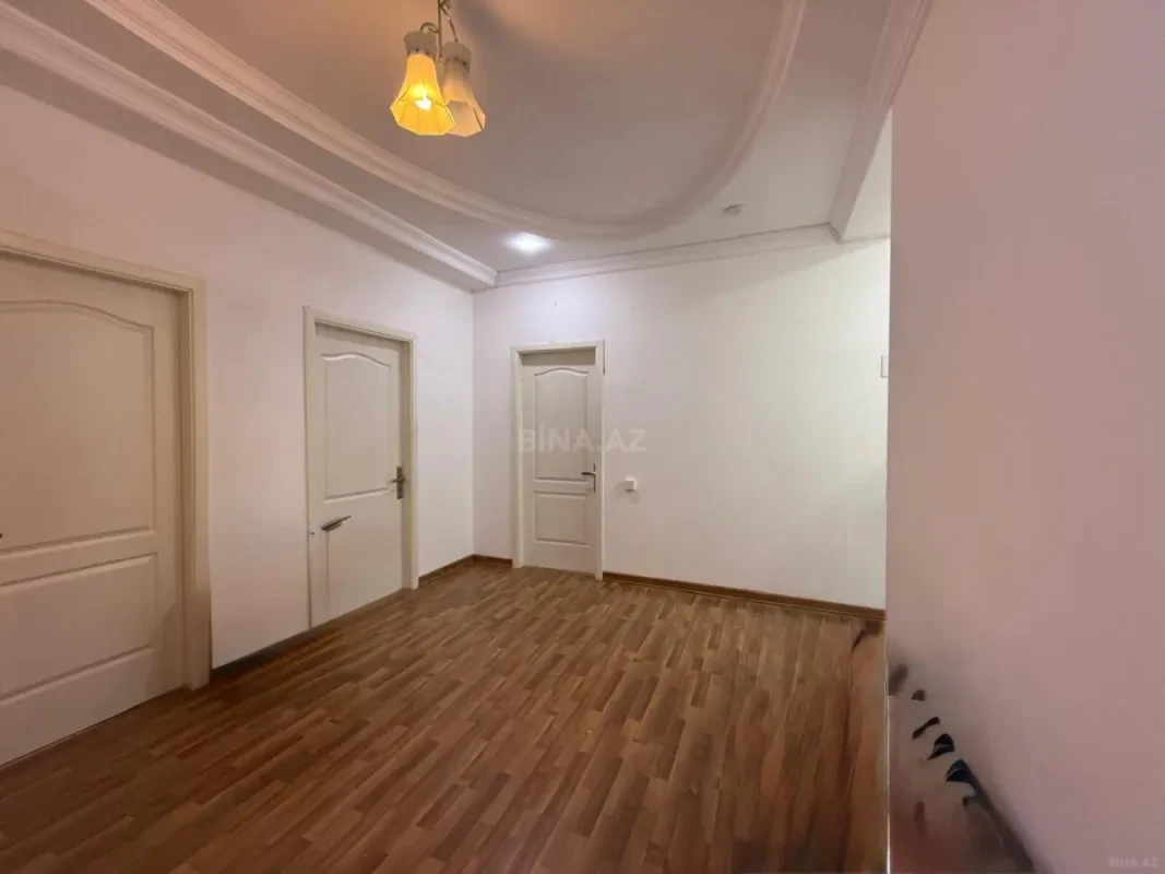 Satılır 3 otaqlı mənzil 159 m²