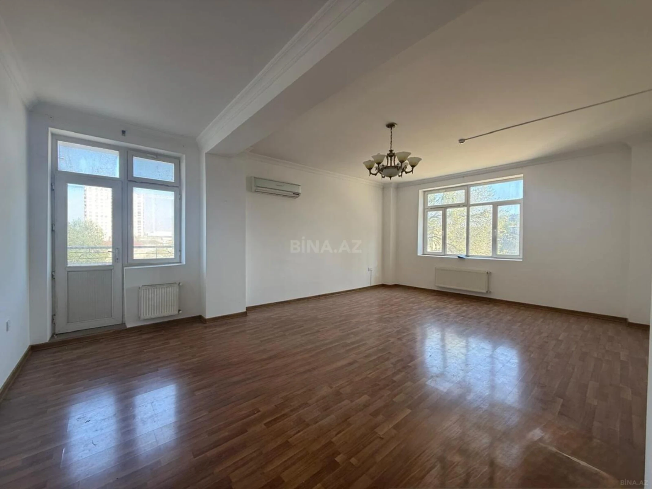 Satılır 3 otaqlı mənzil 159 m²