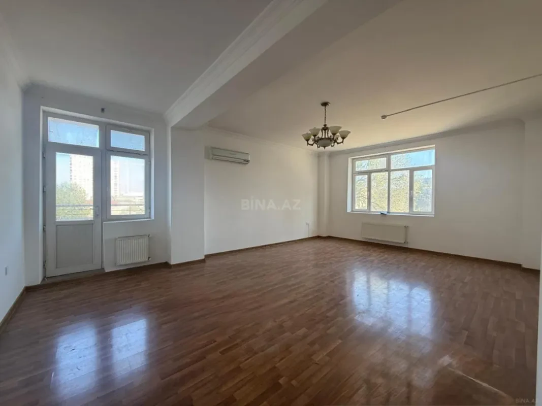 Satılır 3 otaqlı mənzil 159 m²