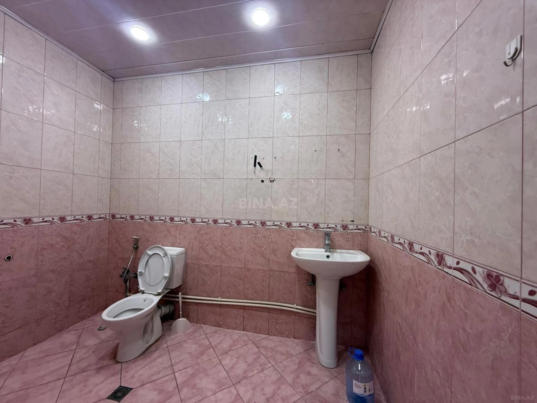 Satılır 3 otaqlı mənzil 159 m²