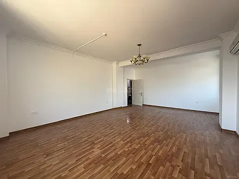 Satılır 3 otaqlı mənzil 159 m²