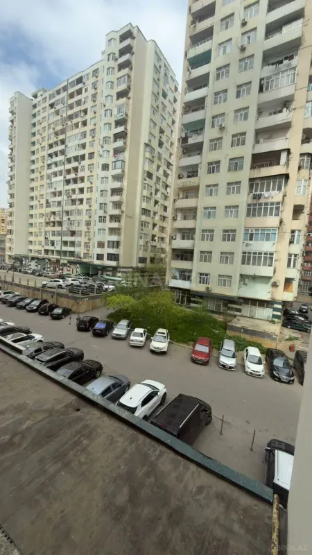 Kirayə verilir 2 otaqlı mənzil 68 m²
