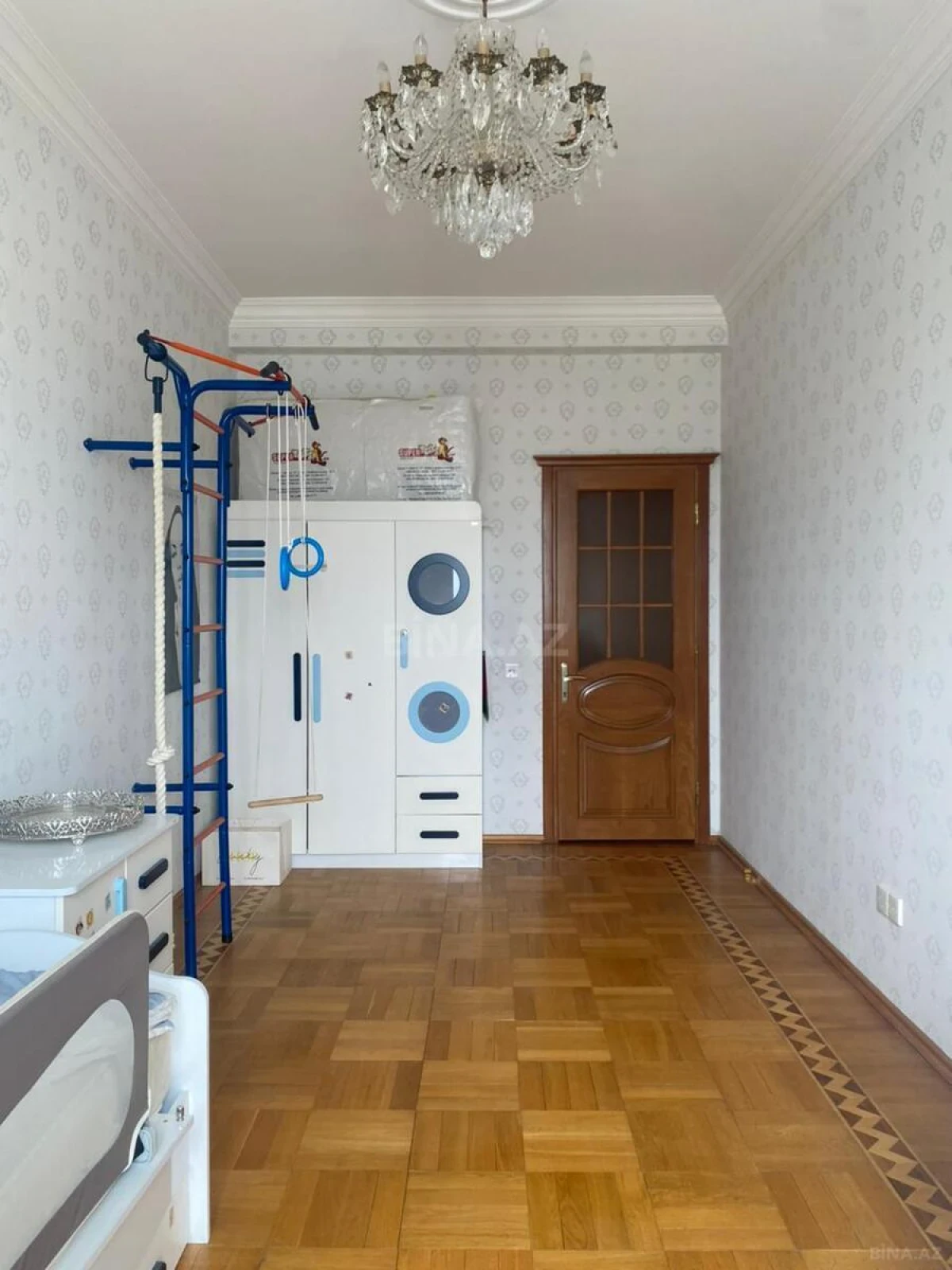 Kirayə verilir 3 otaqlı mənzil 124 m²