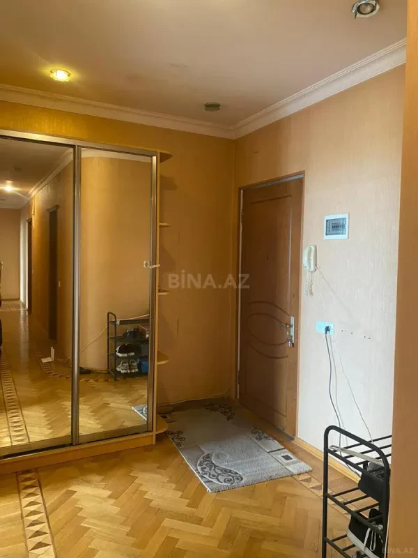 Kirayə verilir 3 otaqlı mənzil 124 m²