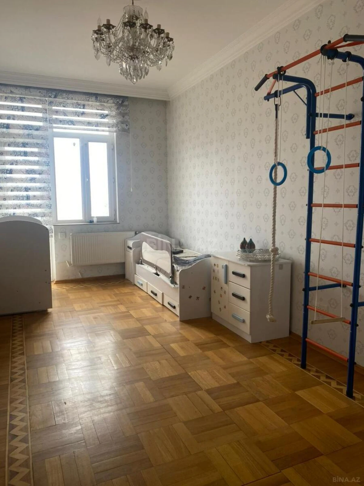 Kirayə verilir 3 otaqlı mənzil 124 m²