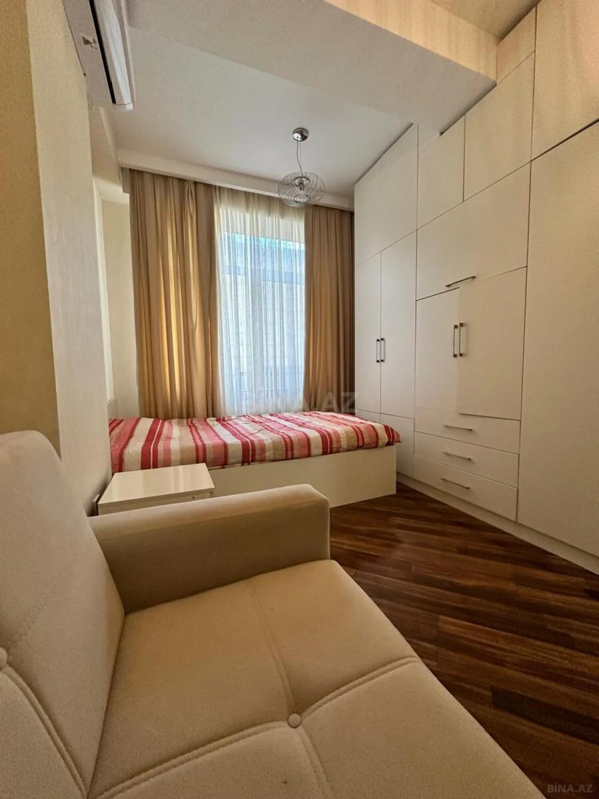Satılır 2 otaqlı mənzil 91 m²