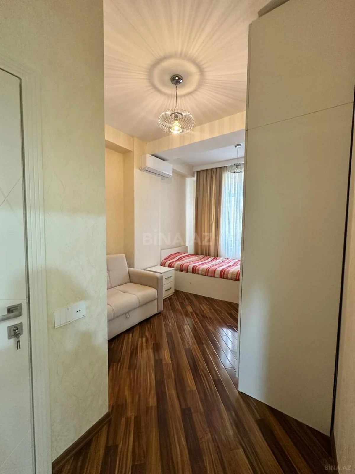 Satılır 2 otaqlı mənzil 91 m²