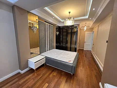 Satılır 4 otaqlı mənzil 164 m²