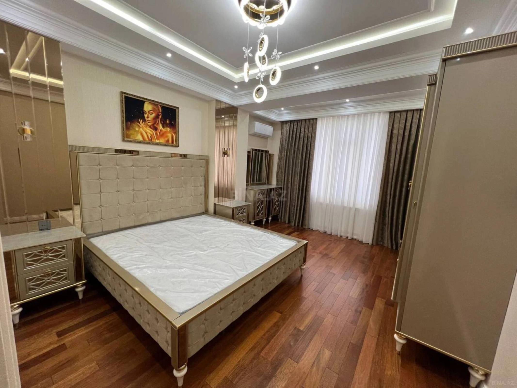 Satılır 4 otaqlı mənzil 164 m²
