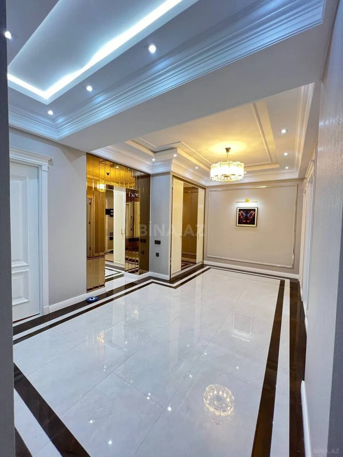 Satılır 4 otaqlı mənzil 164 m²