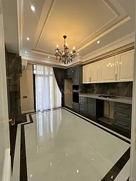 Satılır 4 otaqlı mənzil 164 m²