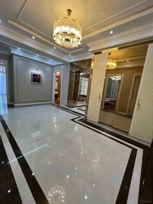 Satılır 4 otaqlı mənzil 164 m²