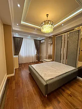 Satılır 4 otaqlı mənzil 164 m²