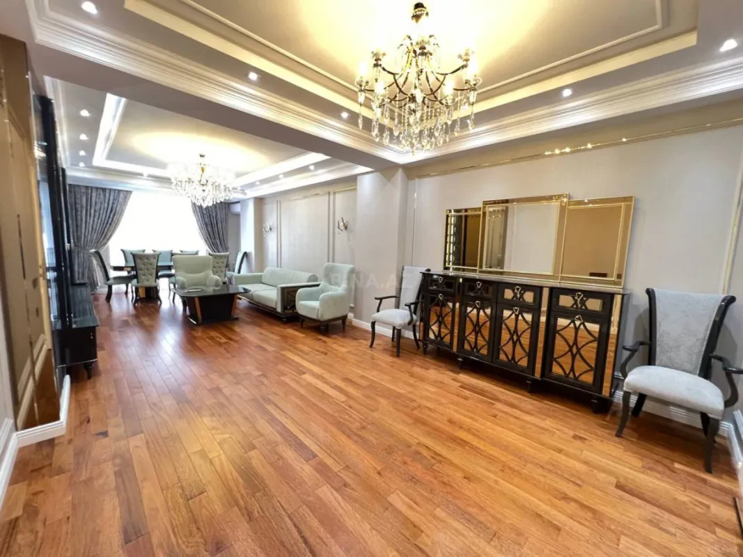 Satılır 4 otaqlı mənzil 164 m²