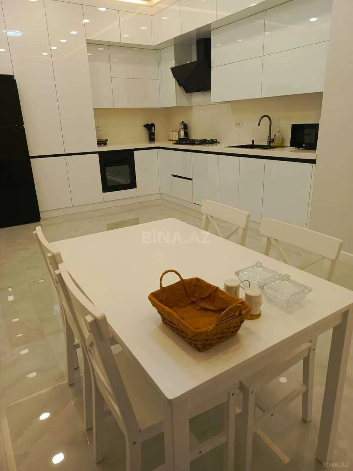 Kirayə verilir 3 otaqlı mənzil 120 m²