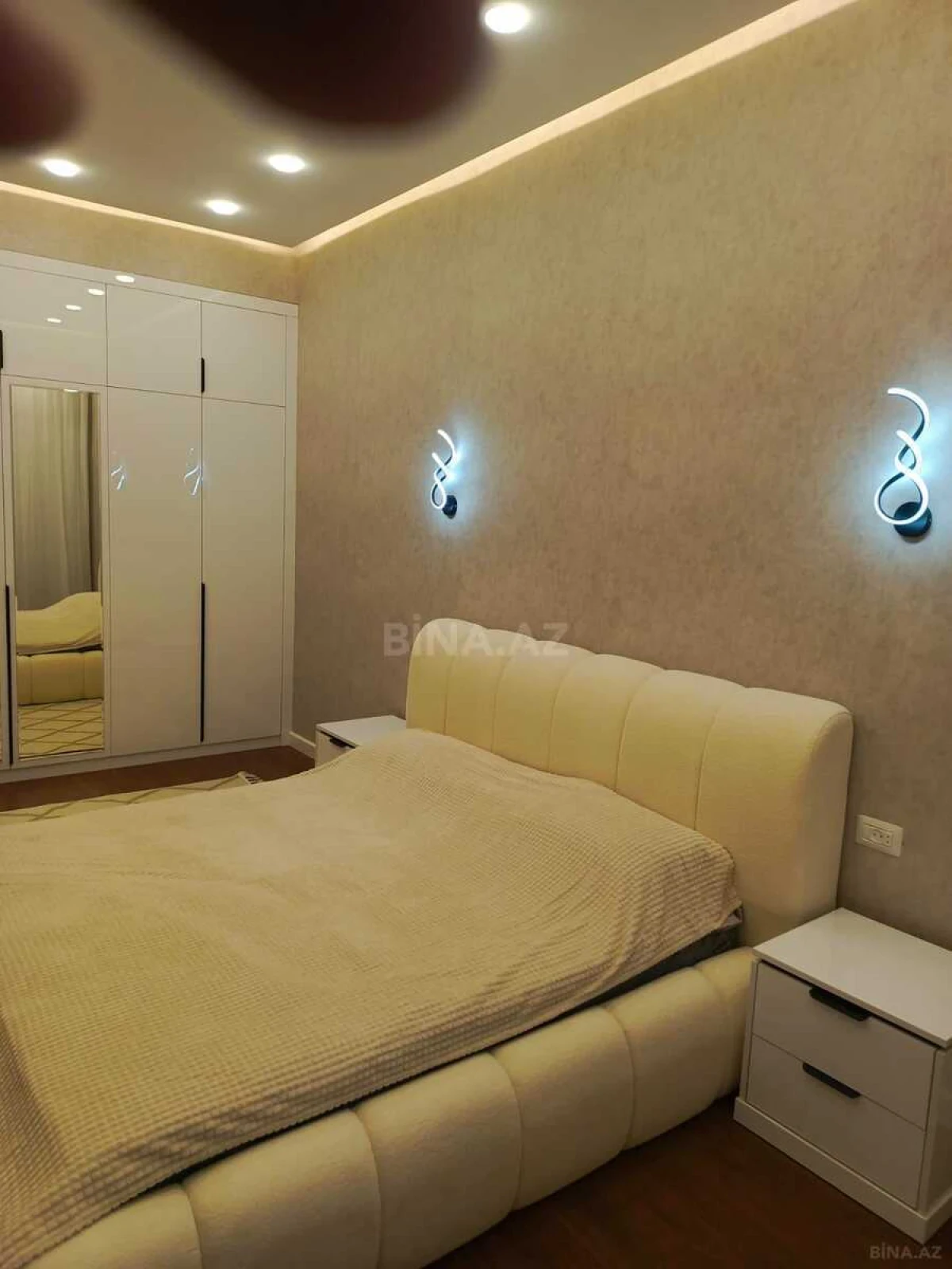 Kirayə verilir 3 otaqlı mənzil 120 m²
