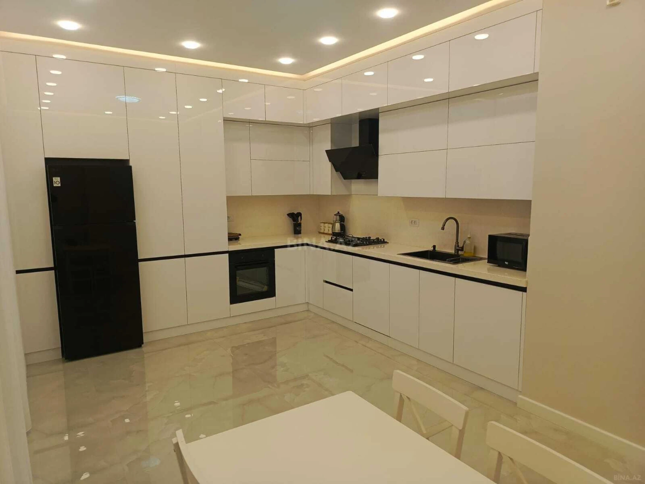 Kirayə verilir 3 otaqlı mənzil 120 m²